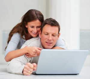 dreamstime_couple_planning_trip