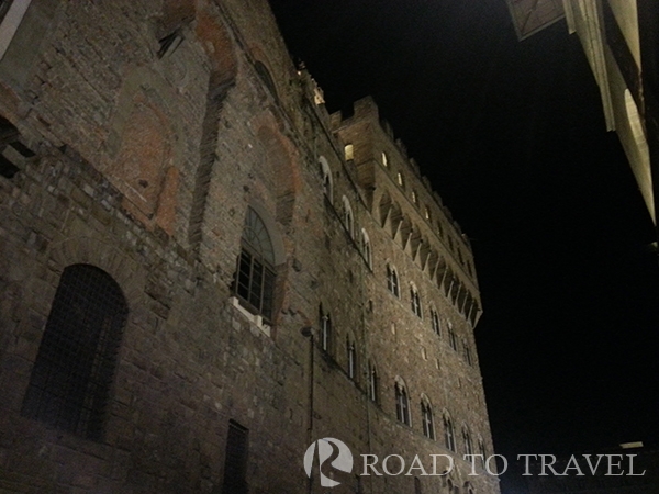 Palazzo Vecchio by night Palazzo Vecchio from via dei Gondi.
