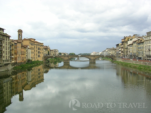 Lungarno - Firenze A view of Arno River and Ponte Vecchio from Ponte alle Grazie