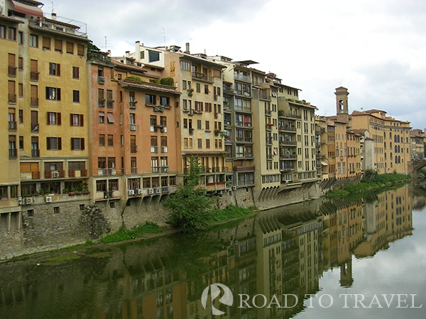 Arno River The Arno river, is one of the main rivers of Italy, length 241 km (150 miles). <br/>It passes through many beautiful and interesting places to explore in Tuscany, such as the area of Arezzo, <br/>Montevarchi and San Giovanni Valdarno near the Chianti hills and the two cities of Florence and Pisa.