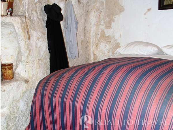 Matera - Casa Grotta in vico Solitario Casa Grotta one large bed with a baby cot at the foot of the bed used during the daytime for the <br/>baby night time as a bed for one of the younger children.