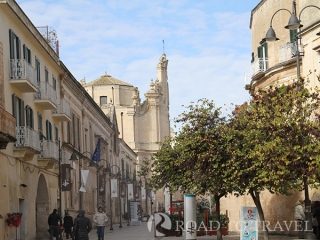 &lt;h2&gt;Matera - city centre Pedestrian zone&lt;/h2&gt; Matera - city centre Pedestrian zone leading towards the modern part of town.