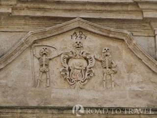 &lt;h2&gt;Matera - Purgatorio Church Skeleton decor&lt;/h2&gt; Matera - Purgatorio Church Skeleton decor on the facade of the Purgatorio Church.