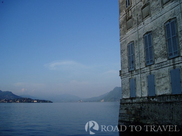 Italy Honeymoon packages: Borromean Islands The Borromean Islands are a group of small islands on Lake Maggiore.